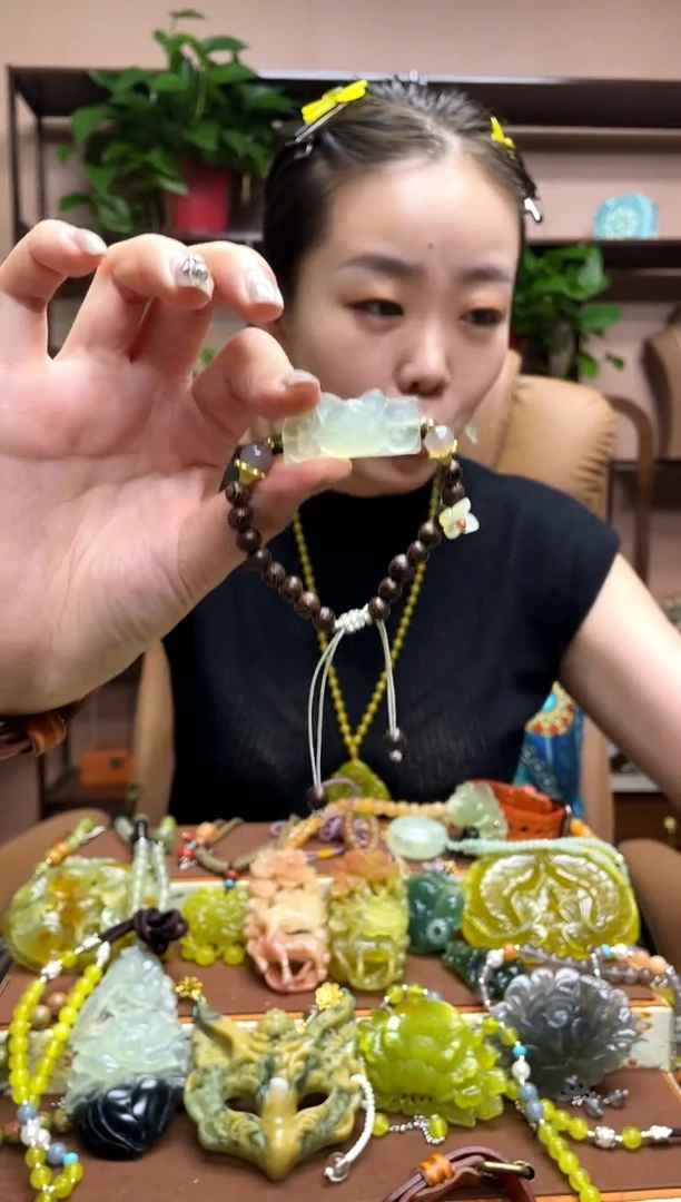 未镶嵌岫玉吊坠多样性发货发其中之一
