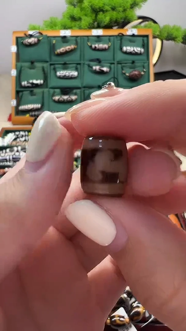 玛瑙/玉髓（覆膜）颈饰未镶嵌33.（微瑕）