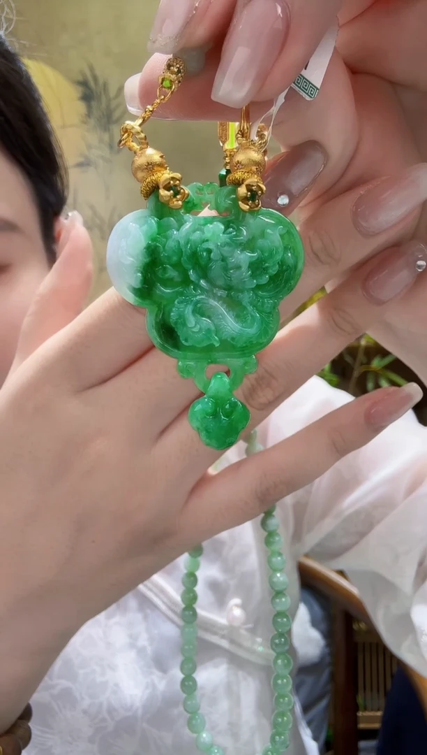 颈饰未镶嵌翡翠吊坠
