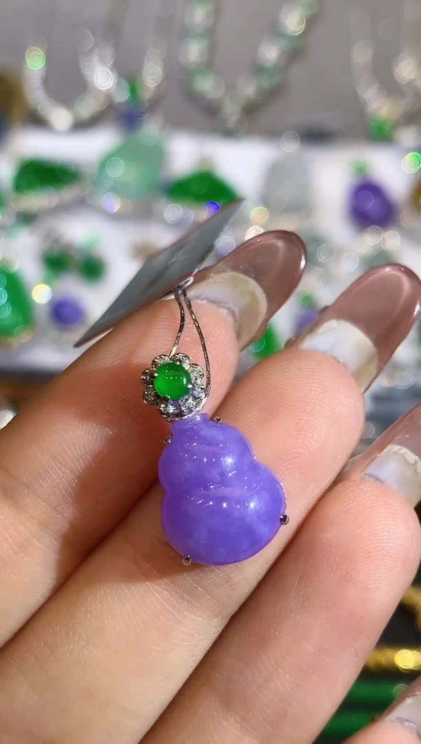 吊坠(不含链)18K金镶嵌翡翠多样性发其一