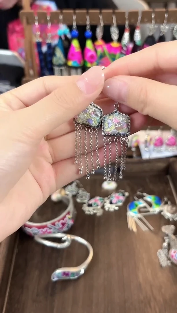 织绣彩云南阁非遗老绣饰品021