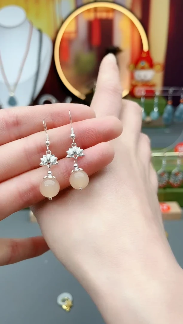 未镶嵌石英质玉（天山翠）耳饰324000