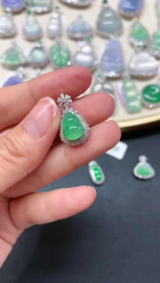 【闪购商品】翡翠吊坠(不含链)18K金镶嵌A54|9800