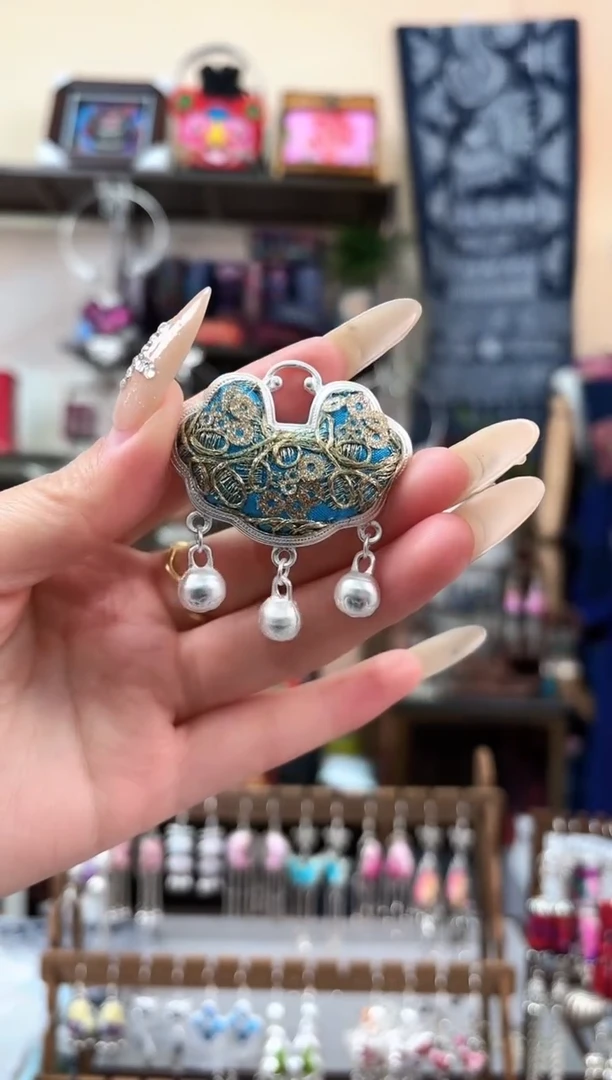 织绣民族风非遗老绣苗银饰品110