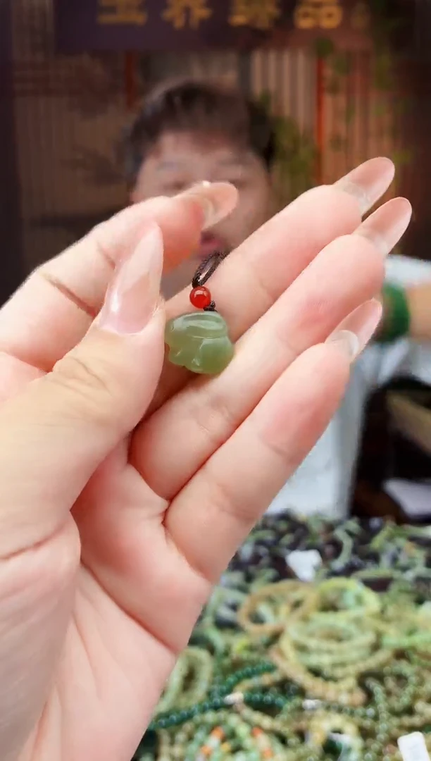 和田玉未镶嵌颈饰拍一发一