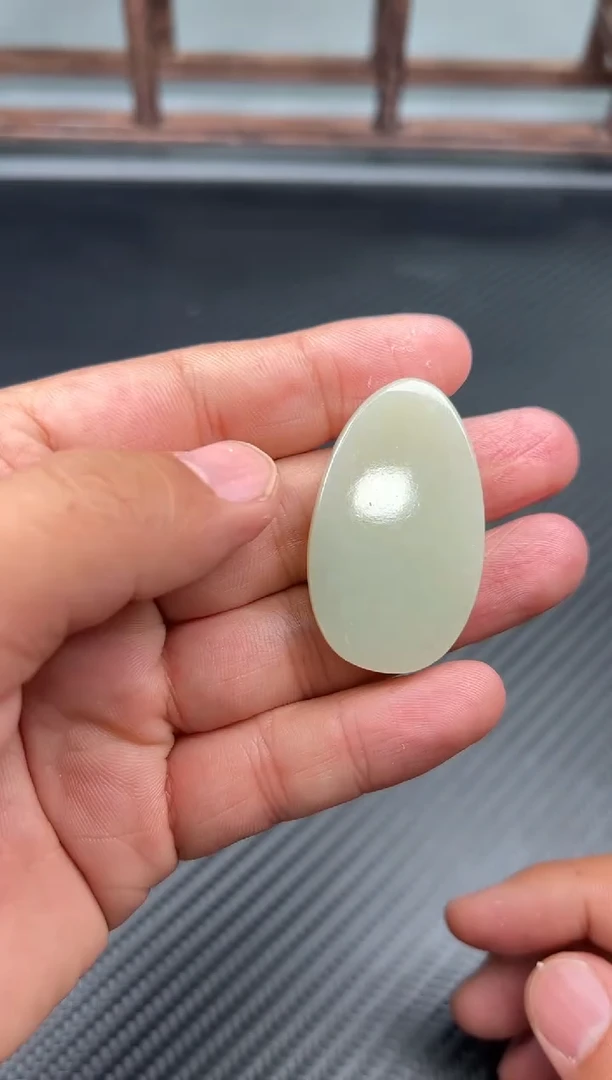 吊坠(赠链)未镶嵌和田玉且末微色差迪克兰二细吊坠JH