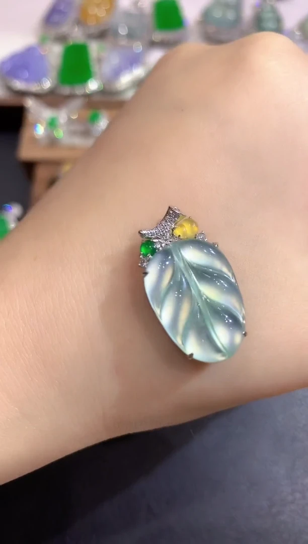 吊坠(不含链)18K金镶嵌翡翠115-吊坠