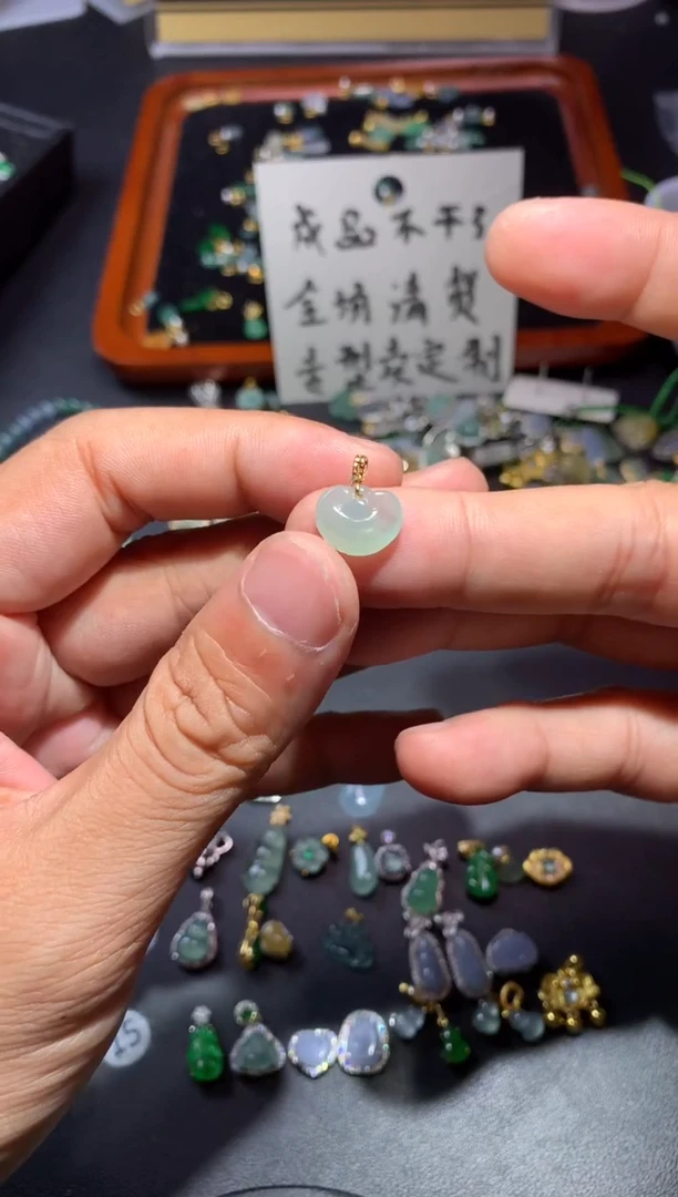 吊坠(不含链)18K金镶嵌翡翠蓝*菊1