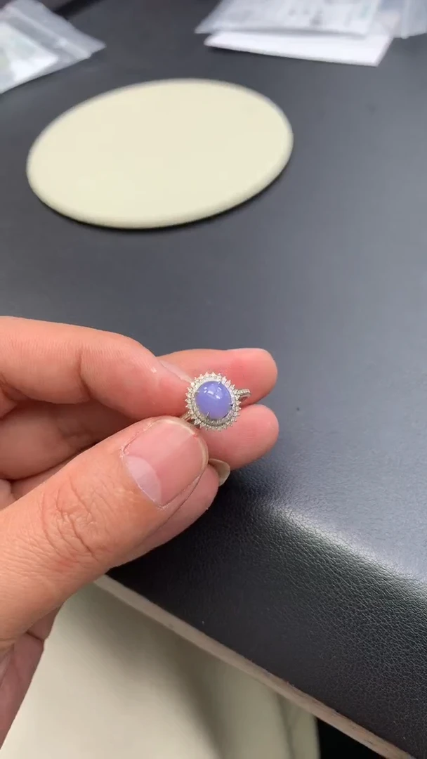 颈饰18K金镶嵌翡翠48小时鉴赏期 退货不扣服务费