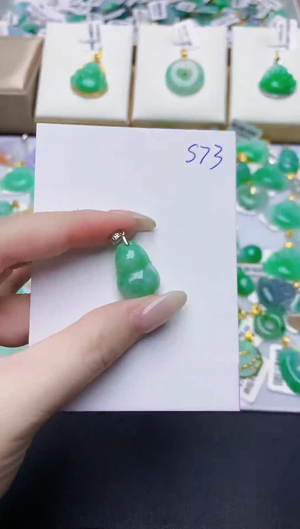 翡翠未镶嵌颈饰00000000001