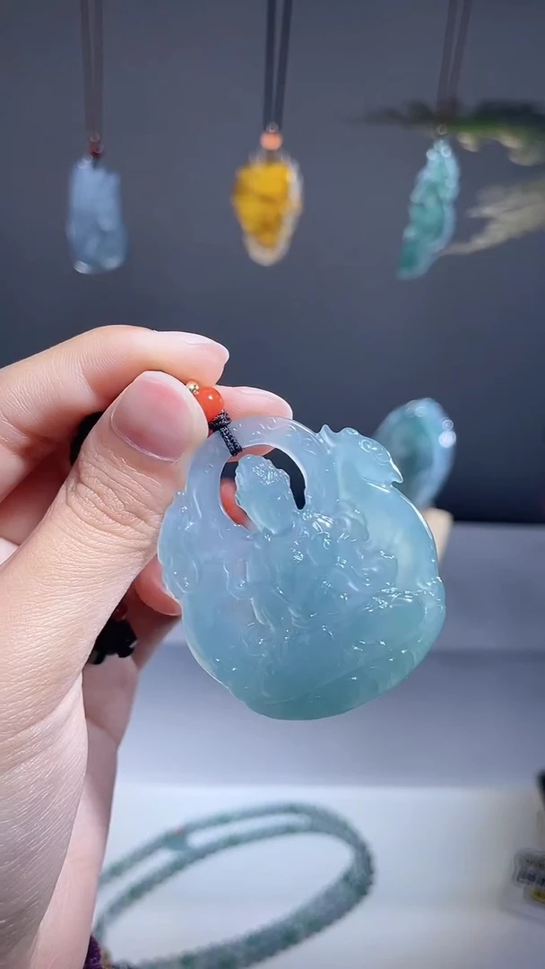 颈饰未镶嵌翡翠观音