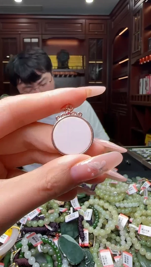 颈饰未镶嵌和田玉和田玉