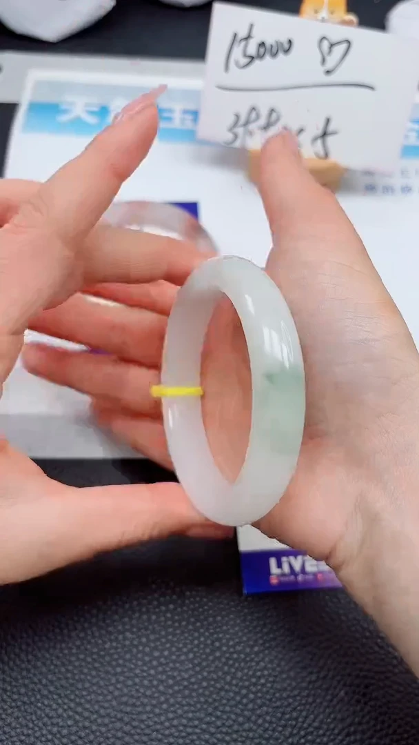 【闪购商品】石英质玉手镯未镶嵌92