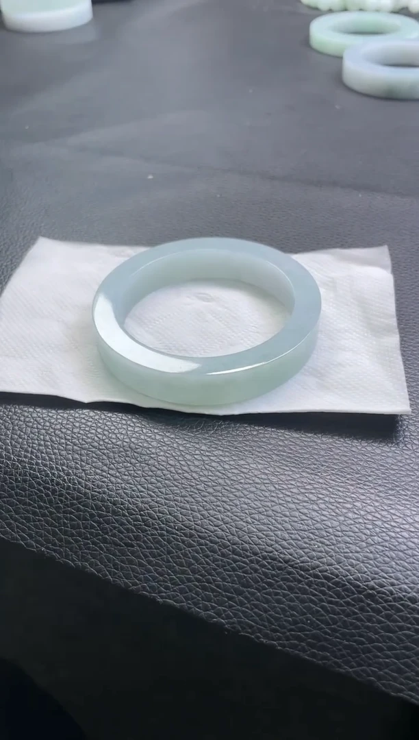 未镶嵌手镯定制翡翠手镯