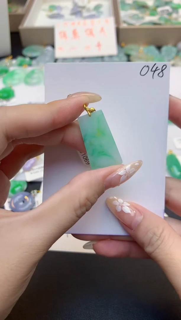 颈饰18K金镶嵌翡翠天然缅甸a货翡翠