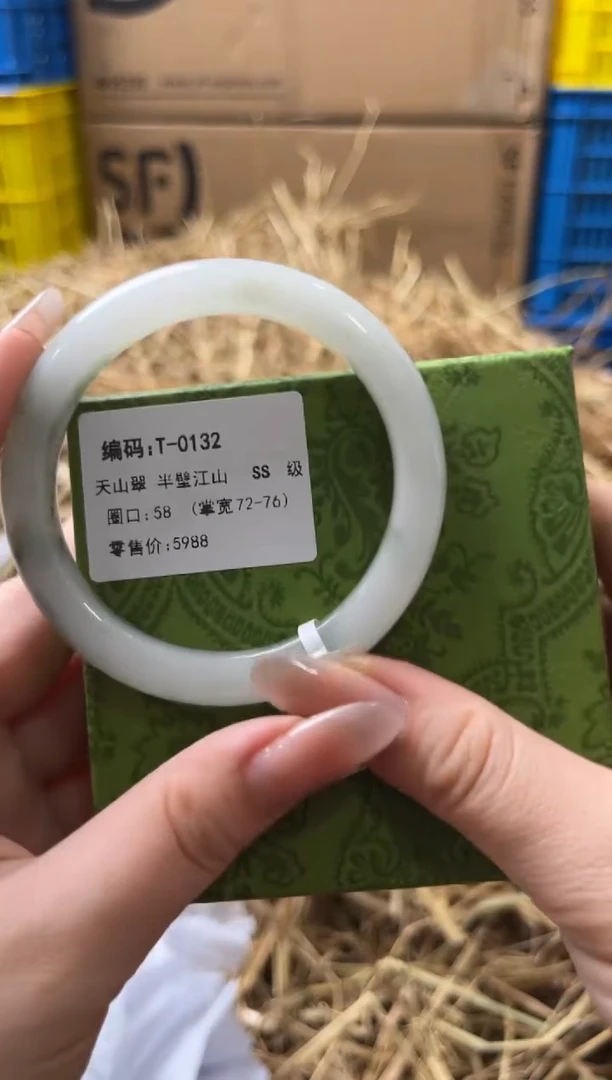未镶嵌手镯石英质玉T-0132