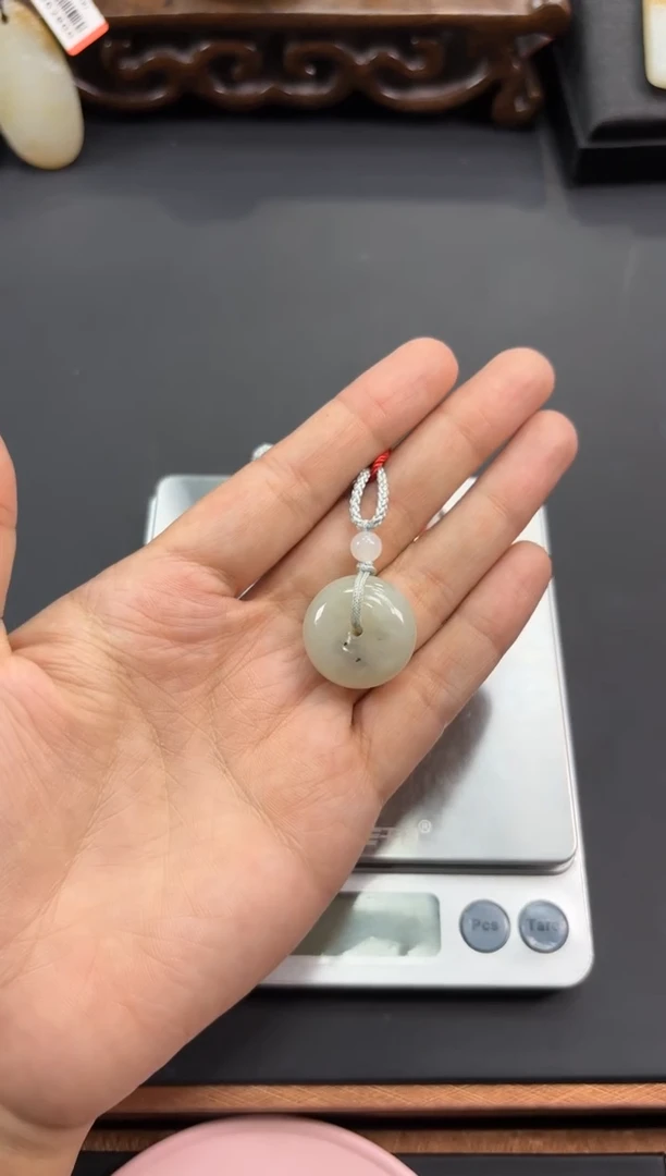【闪购商品】和田玉吊坠(赠链)未镶嵌黑山微色差吊坠