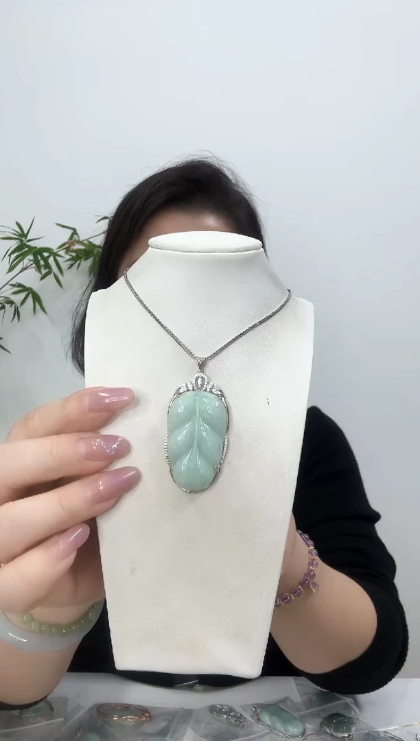 【闪购商品】翡翠吊坠(赠链)银S925镶嵌叶子