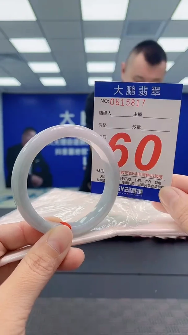 翡翠手镯未镶嵌蜘*侠AAAAAAAAAA