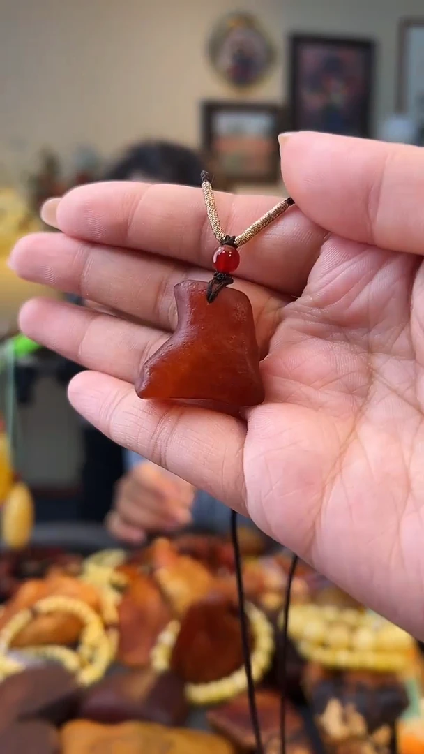 琥珀颈饰未镶嵌吊坠