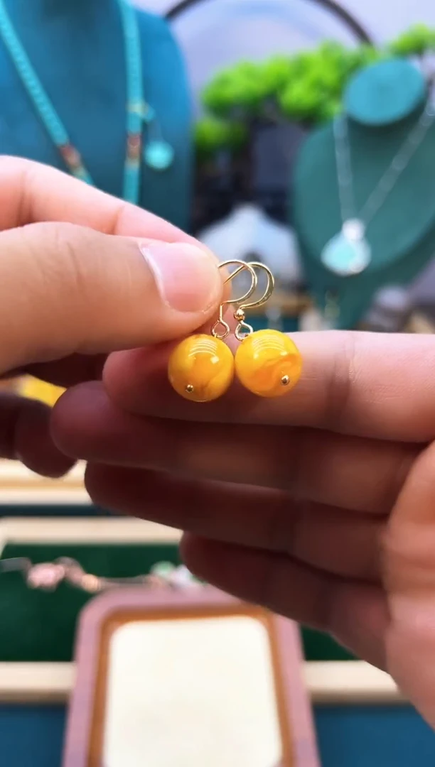 14K金镶嵌蜜蜡耳饰E01