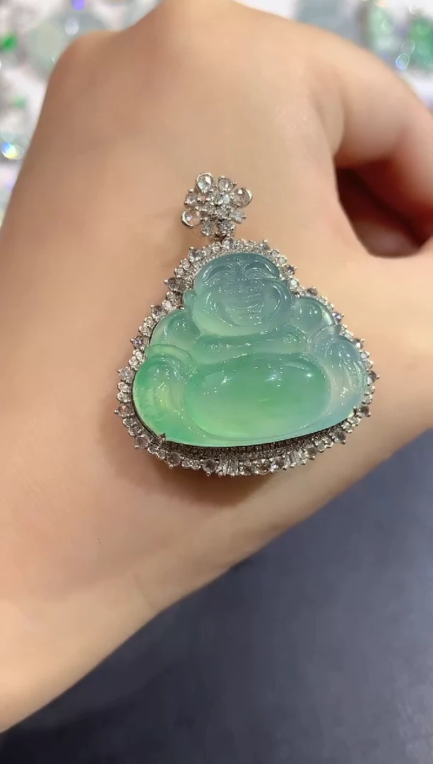 吊坠(不含链)18K金镶嵌翡翠静***活原价29800 补尾款10000