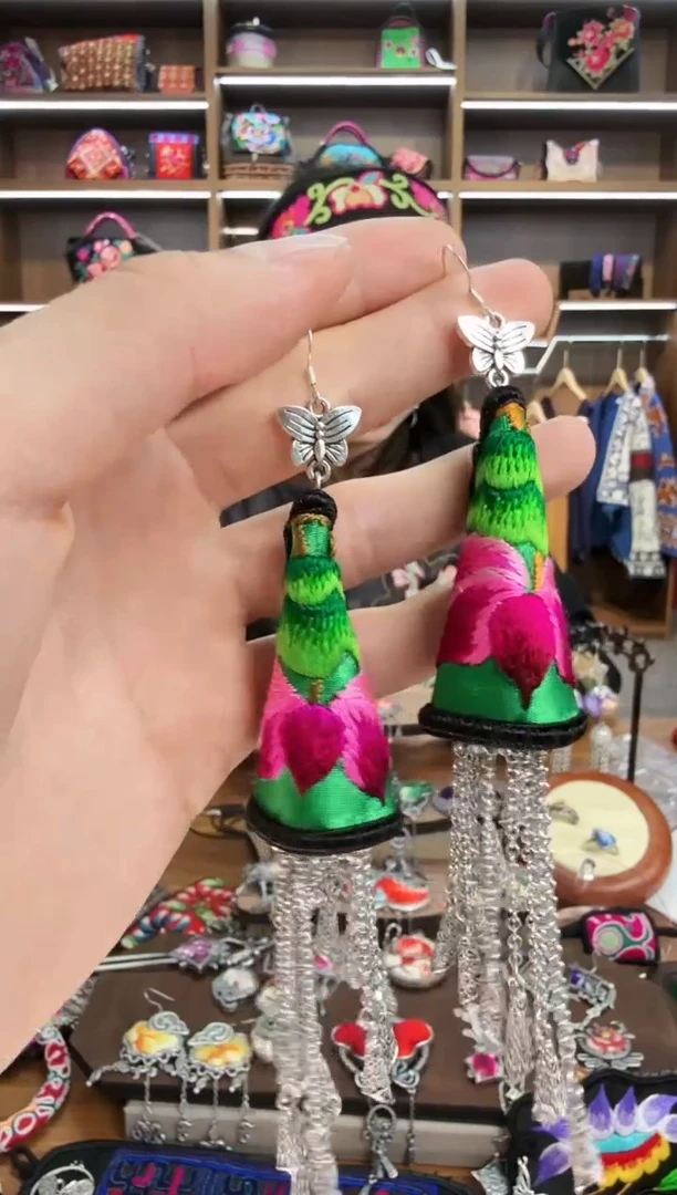 【闪购商品】织绣145蒙阿苏苗绣传承