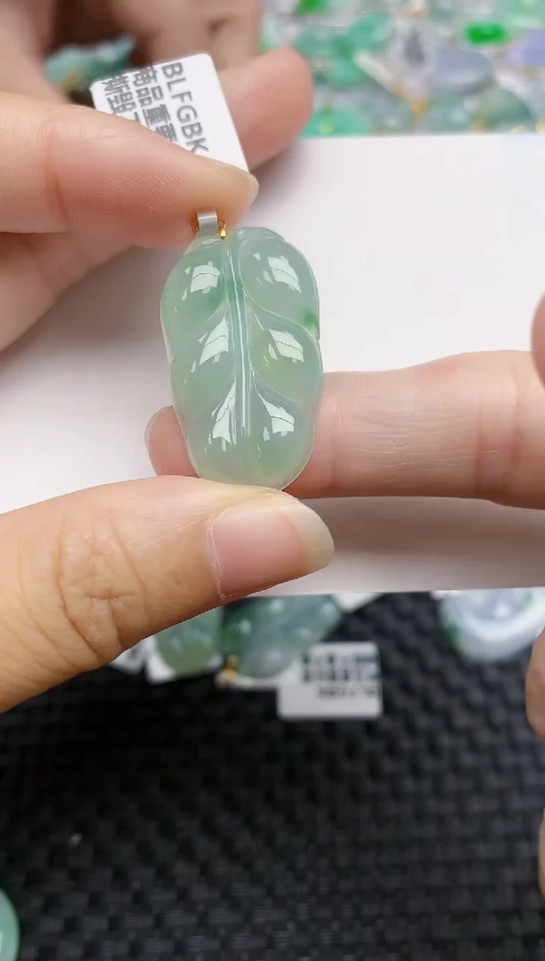 翡翠18K金镶嵌颈饰天然A货翡翠