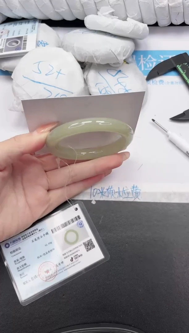 未镶嵌手镯石英质玉67-52.5DY