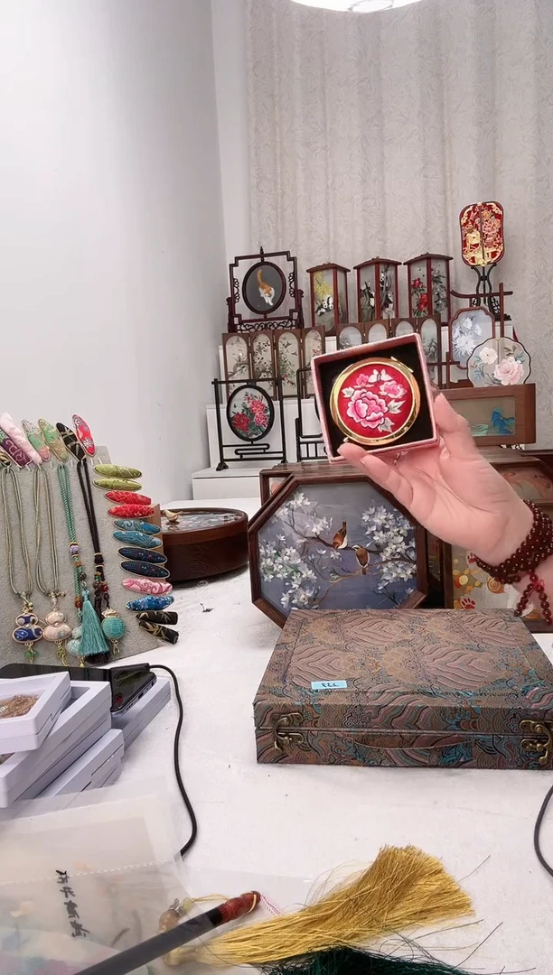 扇子苏绣作品手工小镜子