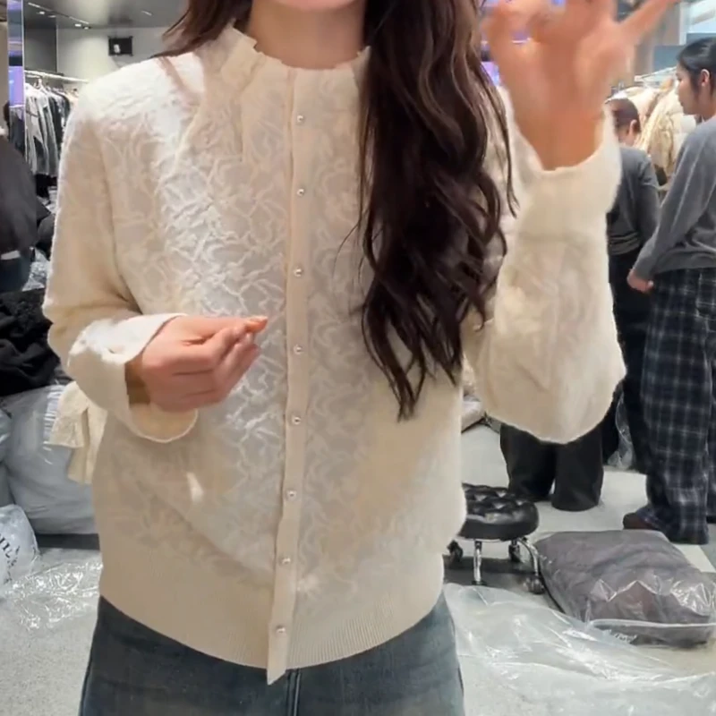 【蕾丝珍珠】韩版皱褶立领钩花珠扣细针织开衫法式上衣LK2509048
