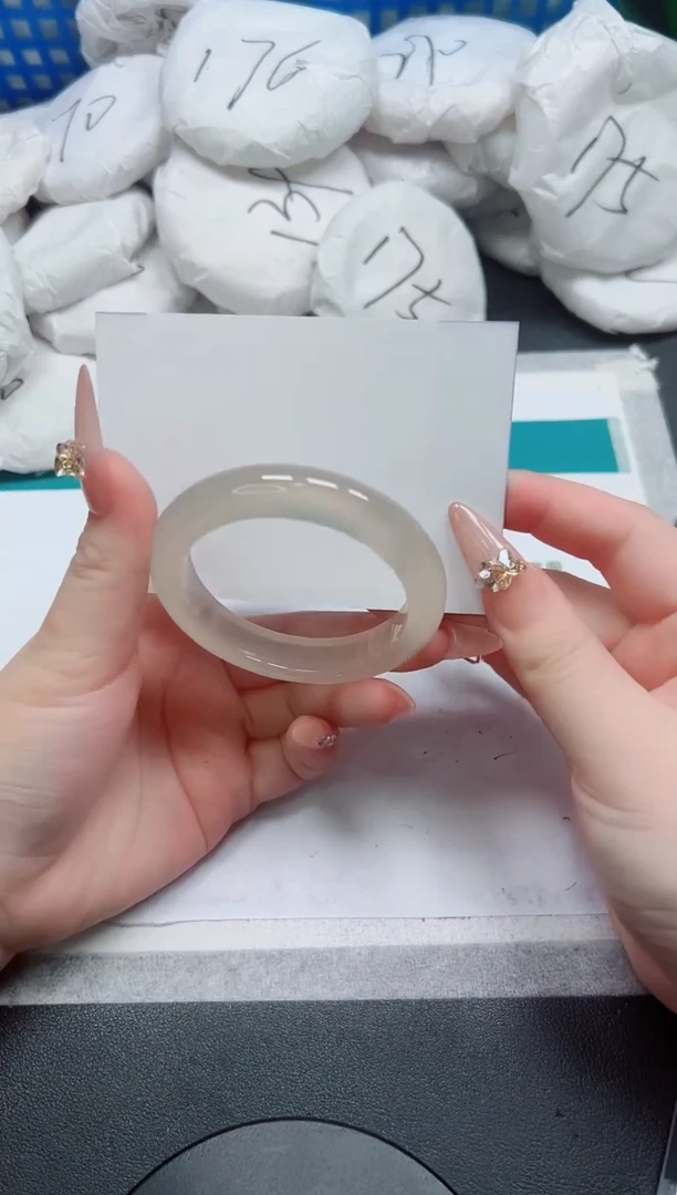 石英质玉手镯未镶嵌23-52.7