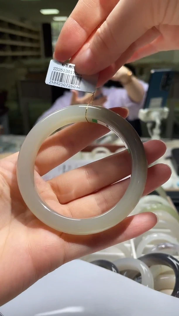 未镶嵌手镯和田玉55-56圈口 6046