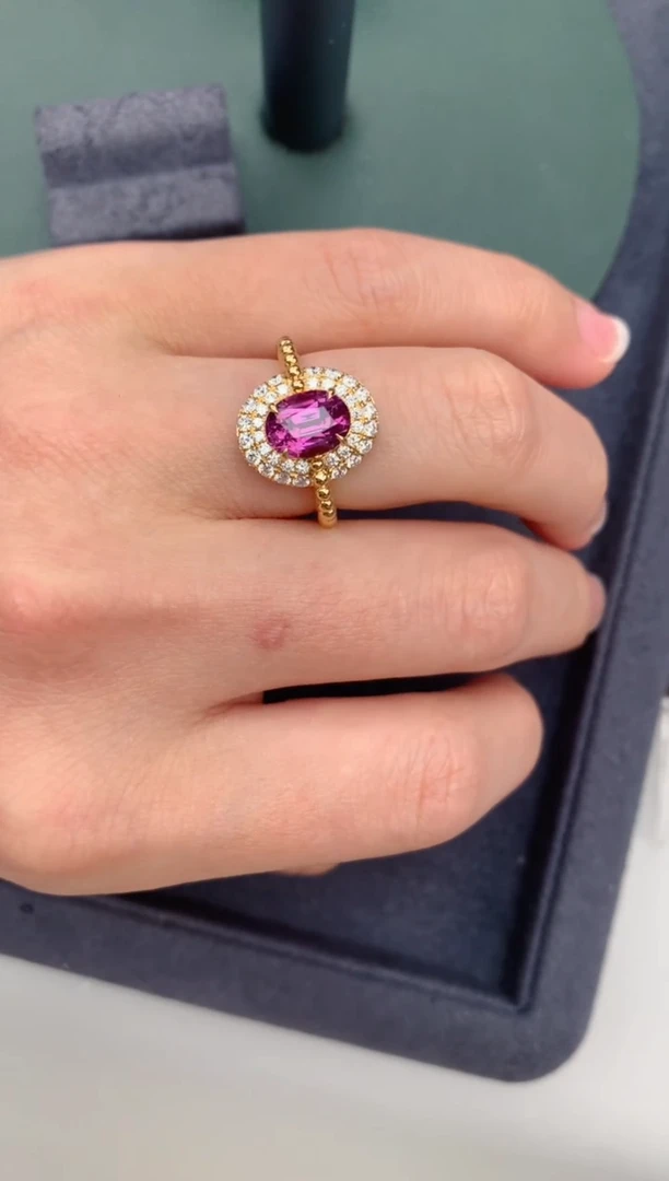 蓝宝石戒指18K金镶嵌2.1ct粉蓝宝