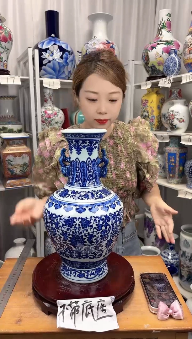 摆件景德镇双耳青花缠枝莲花瓶