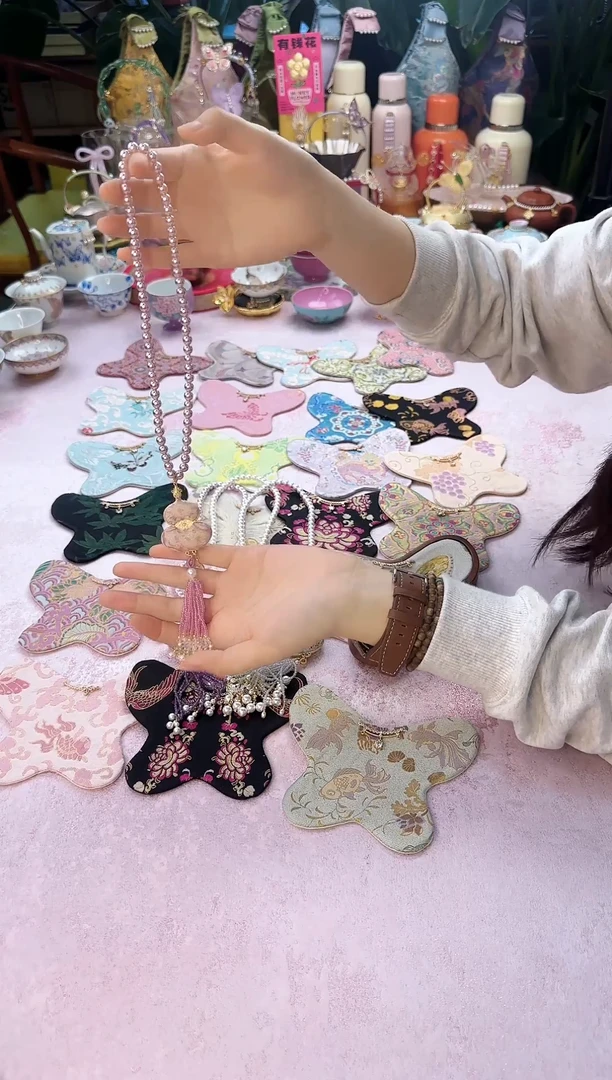 118 粉色宋锦葫芦挂饰