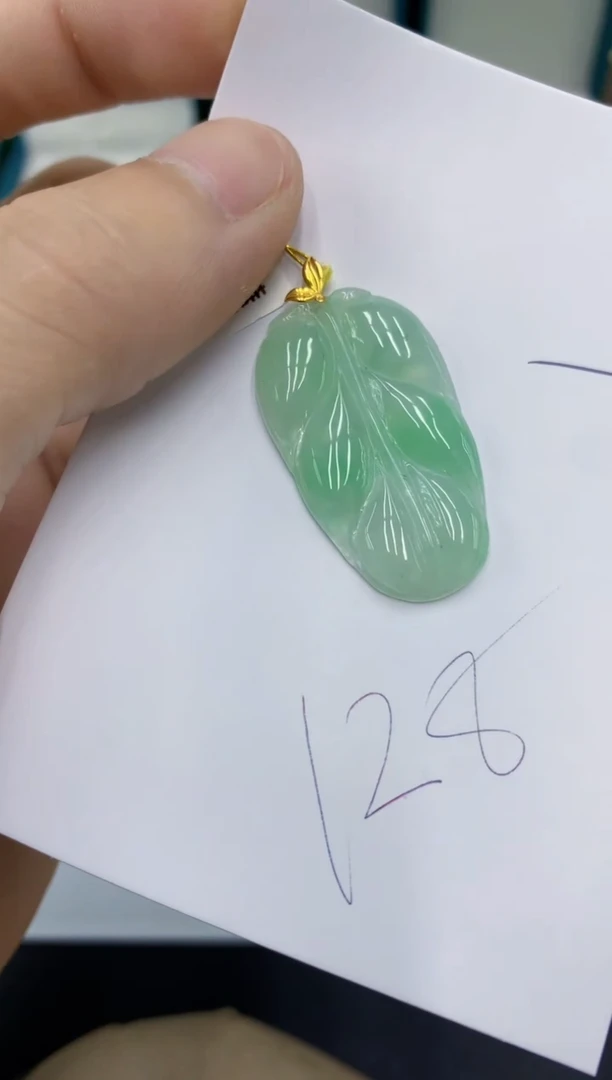 颈饰18K金镶嵌翡翠翡翠