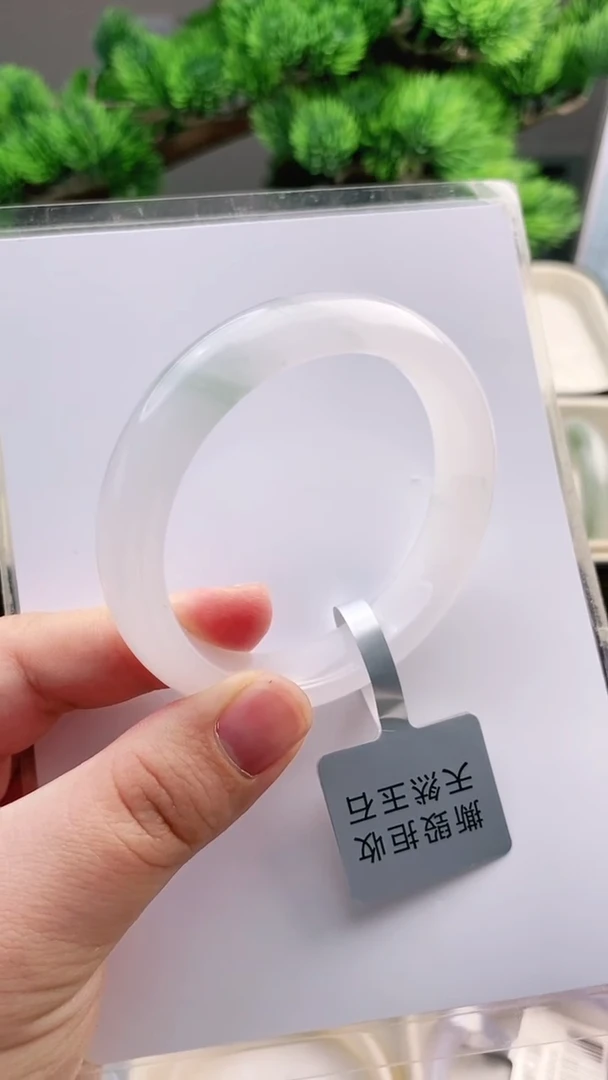 【闪购商品】石英质玉手镯未镶嵌54