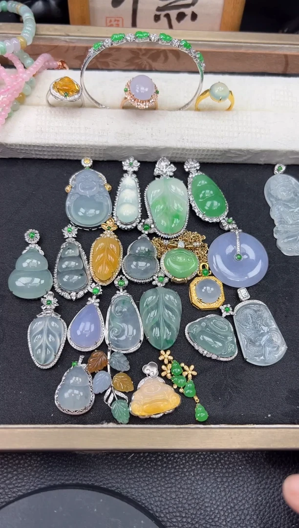 【闪购商品】翡翠吊坠(不含链)18K金镶嵌吊坠