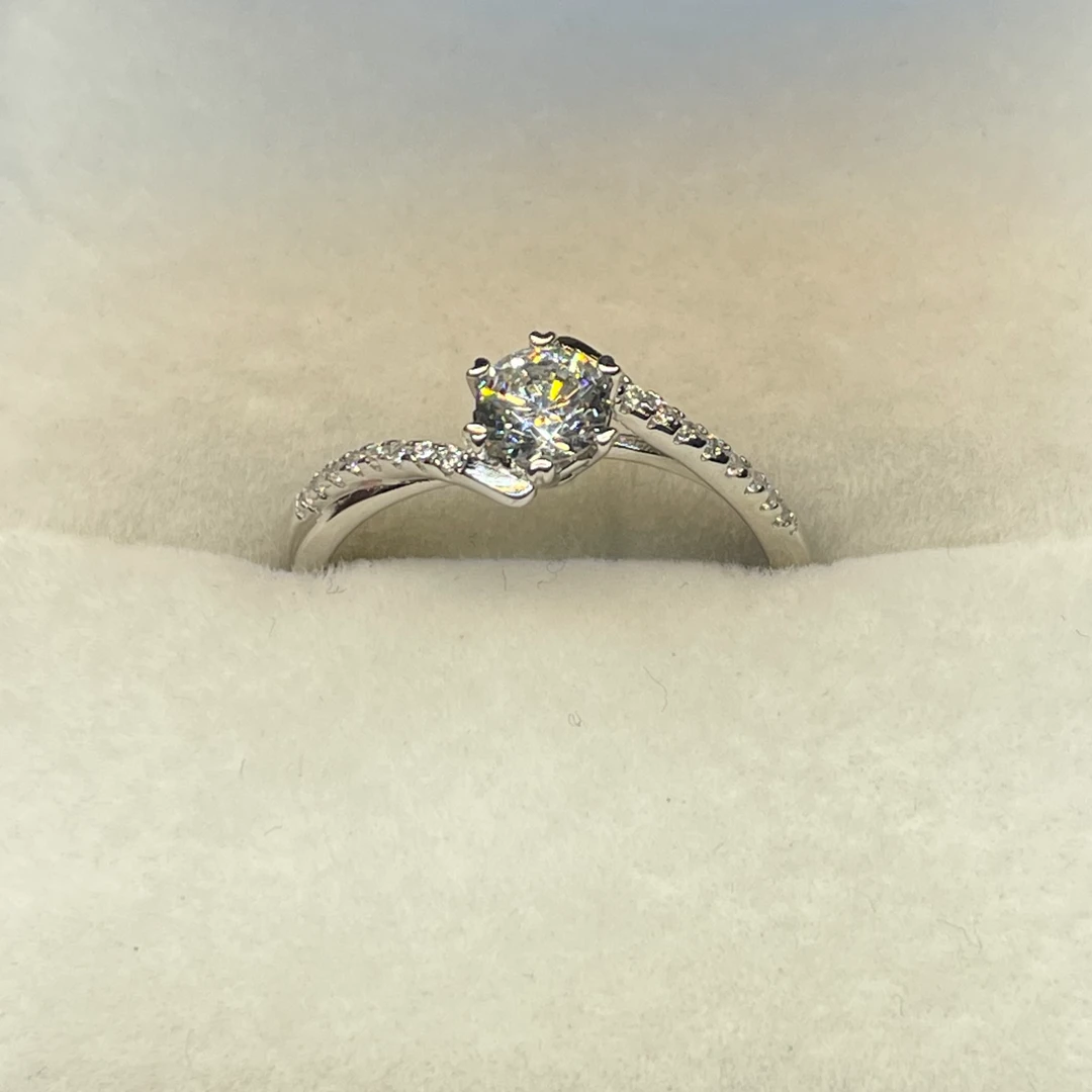 【Vivia】甄选 纽臂微镶雪花戒指0.5CT