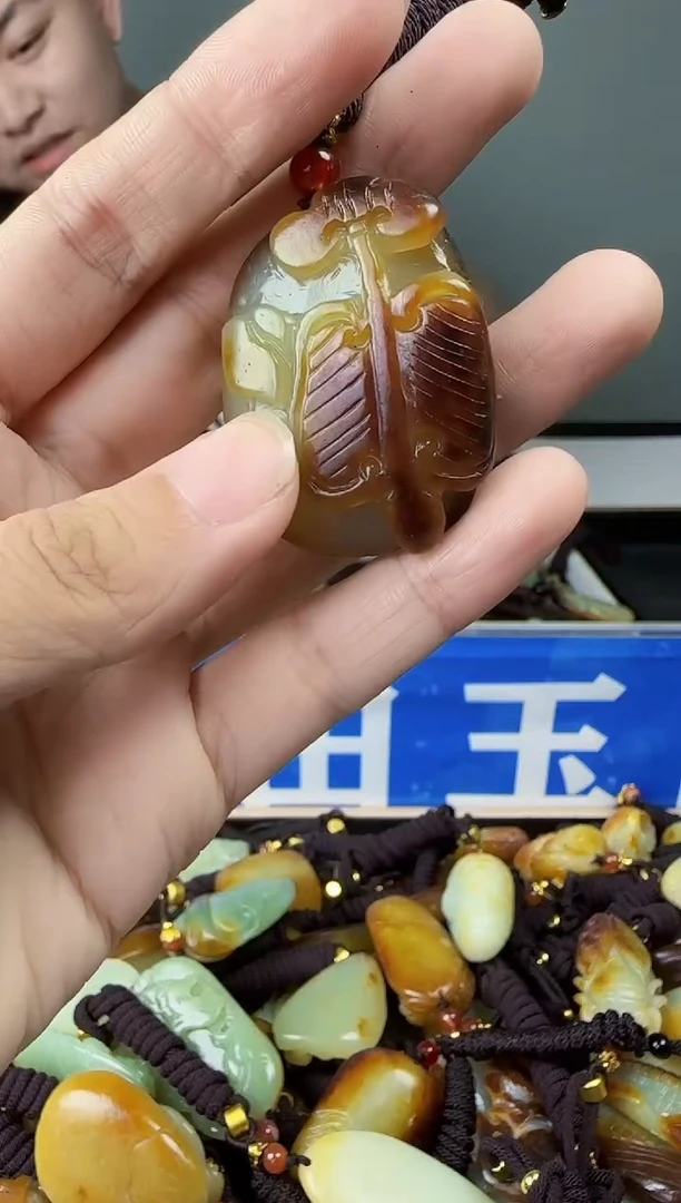 和田玉未镶嵌颈饰1