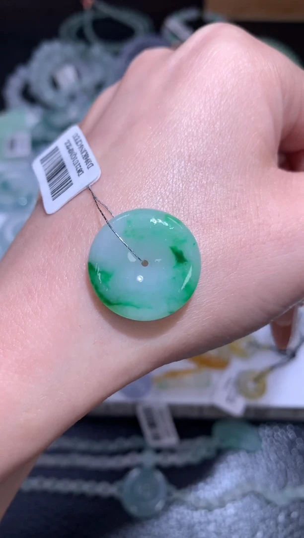 定制翡翠未镶嵌扣子
