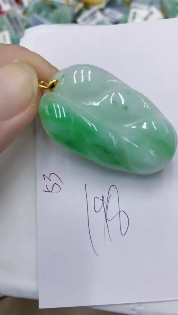 颈饰18K金镶嵌翡翠111111111111