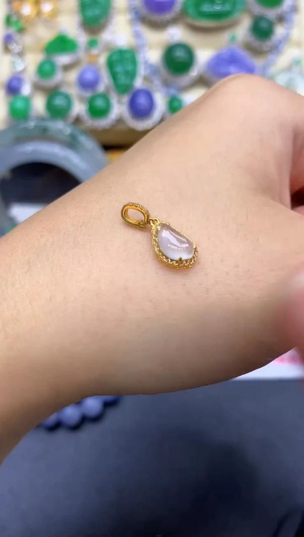 颈饰18K金镶嵌翡翠212-中国好珍宝