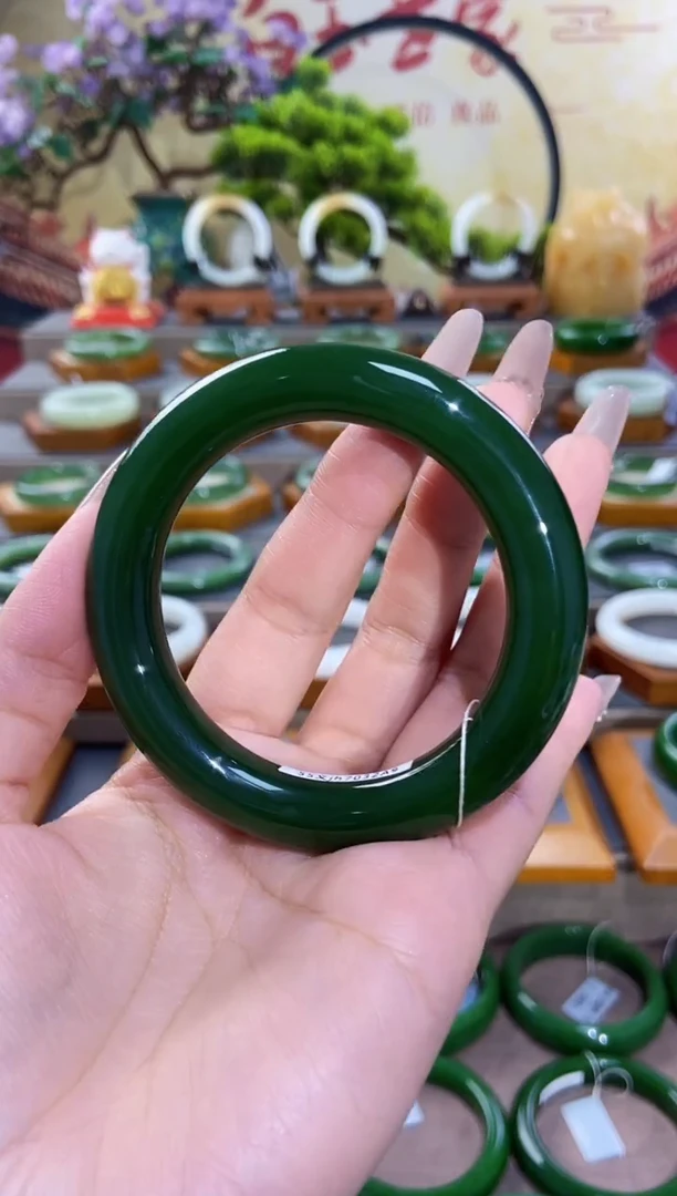 【闪购商品】和田玉手镯未镶嵌俄罗斯老坑碧玉手镯56