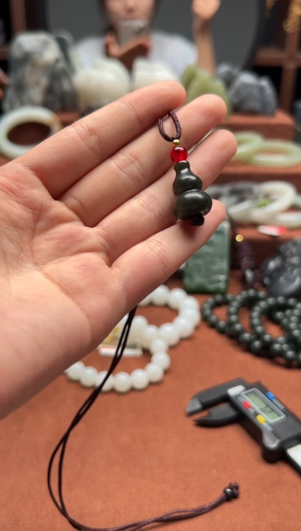 和田玉未镶嵌颈饰1