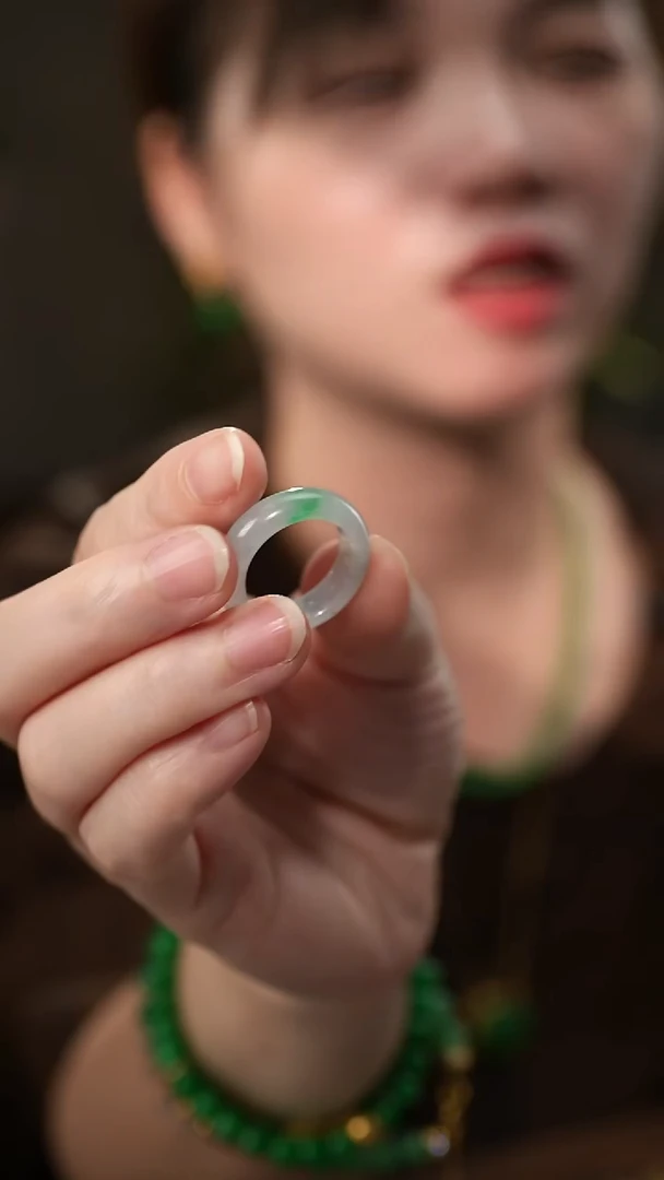 未镶嵌戒圈翡翠飘绿翡翠戒圈