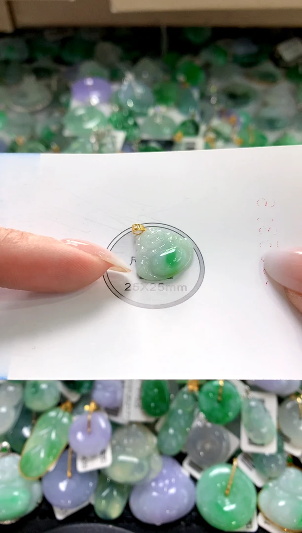 颈饰18K金镶嵌翡翠1111111111111111