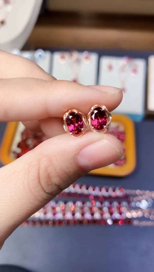 银S925镶嵌耳钉石榴石天然镁铝