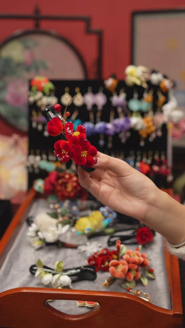 刺绣非遗绒花手工饰品